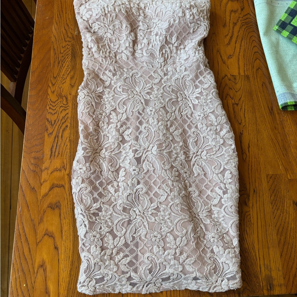 Chic Strapless Lace Dress